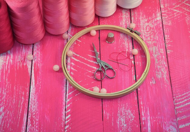 atelier s nitkami a rámom